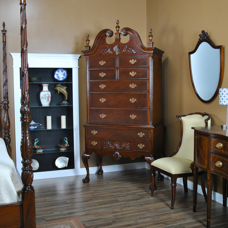 Coffre haut en acajou Chippendale