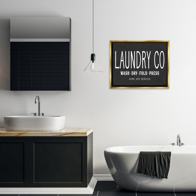 «Laundry Essentials», art mural encadré sur toile flottante par lettré et doublé, Cadre flottant métallique doré