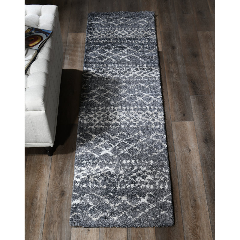 Tapis géométrique gris / ivoire, Tapis de couloir 2 pi 4 po x 8 pi