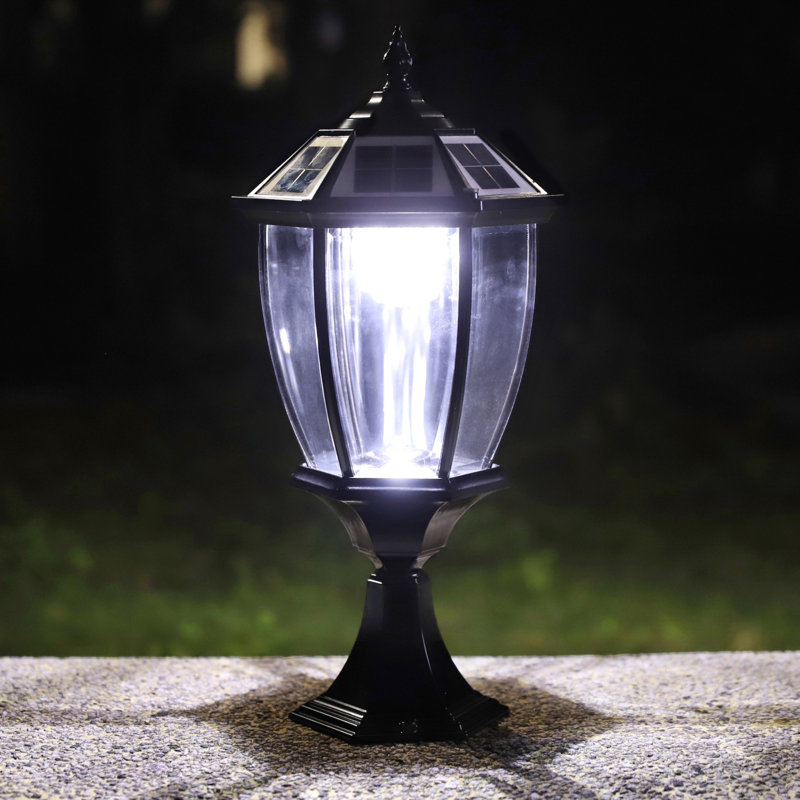 Hernandez Outdoor Solar LED Traditional Lantern Head