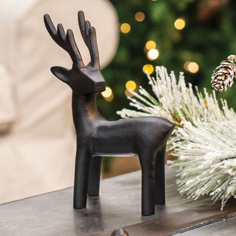 Figurine de renne debout en fonte