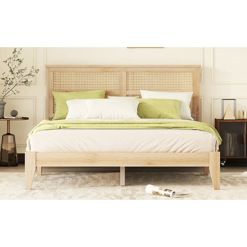 Grand lit avec tête de lit, structure solide, pieds de soutien, espace sous le lit, sommeil confortable en bois naturel, rangement, style