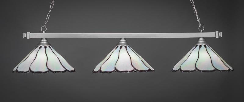 Barre carrée à 3 lumières montrée en finition nickel brossé avec verre d'art perle de 16 po et flair noir