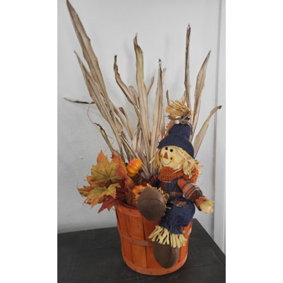 Arrangement panier de citrouille épouvantail