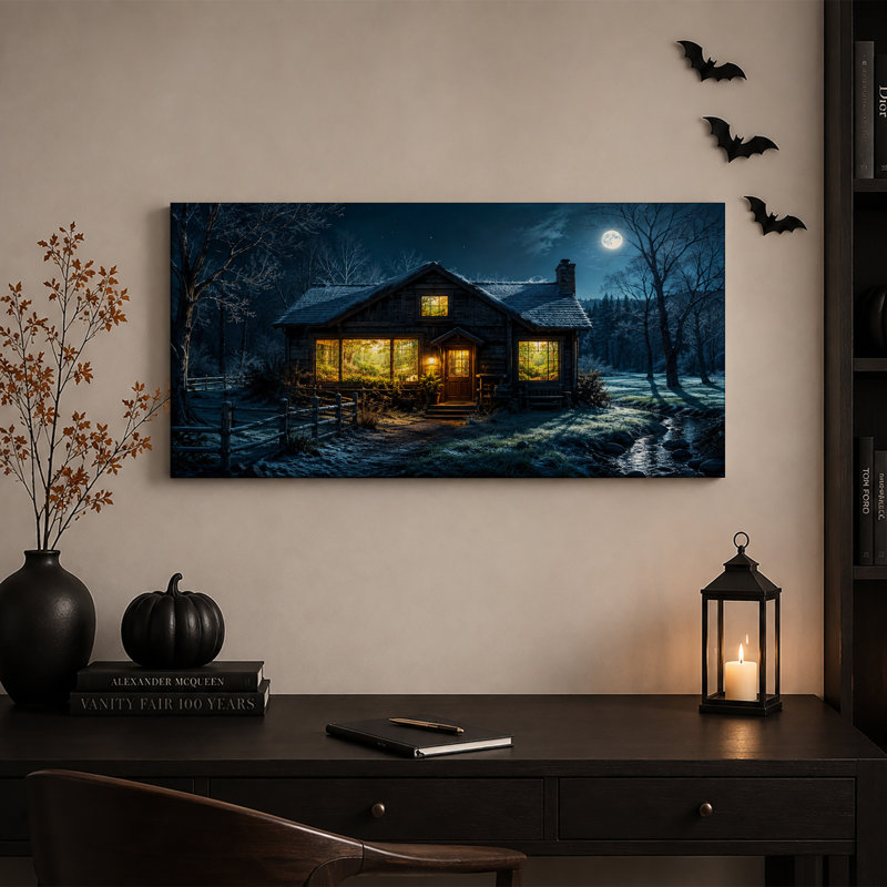 Cabane en bois rond enneigée aux fenêtres illuminées sous une toile murale d'Halloween, 58“W x 28”H
