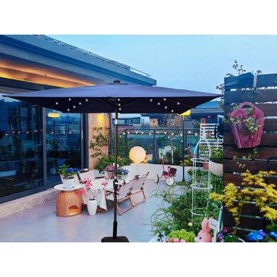Parasol carré carré de 8X2,5M avec parasol solaire 8 lumières à DEL avec manivelle et base transversale pour terrasse de jardin