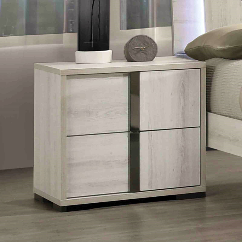 Table de chevet en mélamine de style contemporain avec poignées chromées et tiroirs en queue d'aronde de style contemporain