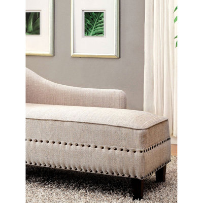 Banc contemporain 1 pièce en tissu d'aspect lin beige avec garniture cloutée et coussin, structure en bois d'hévéa cerisier foncé, pour la décoration du coussin de style transitionnel du salon principal, chambre à coucher ou salon en bois