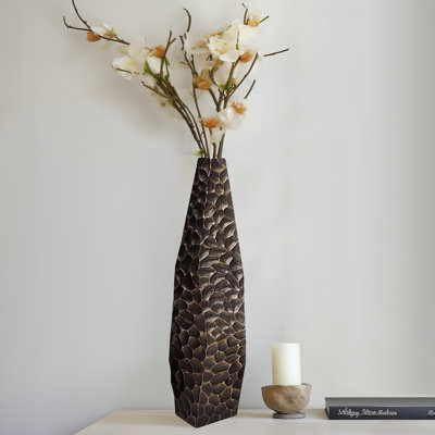 Grand vase moderne en métal à nervures asymétriques pour la décoration de salon - Vases à fleurs d'inspiration artistique pour centre de table, style de chambre à coucher et décoration intérieure