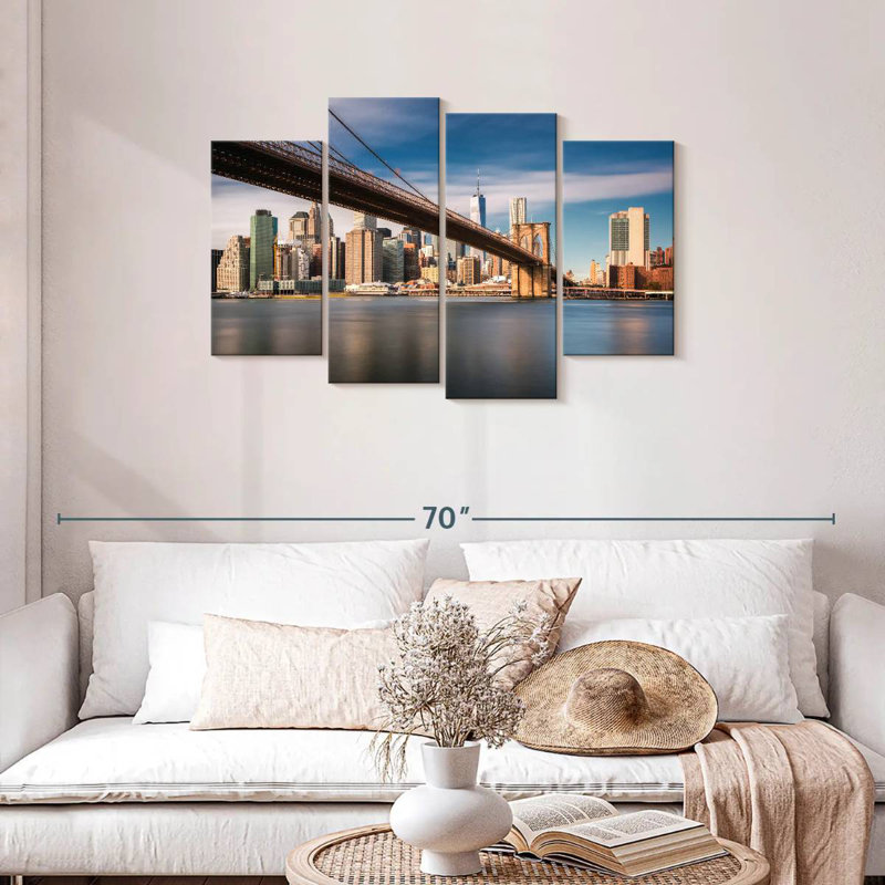 Nicci reliant le pont de Brooklyn