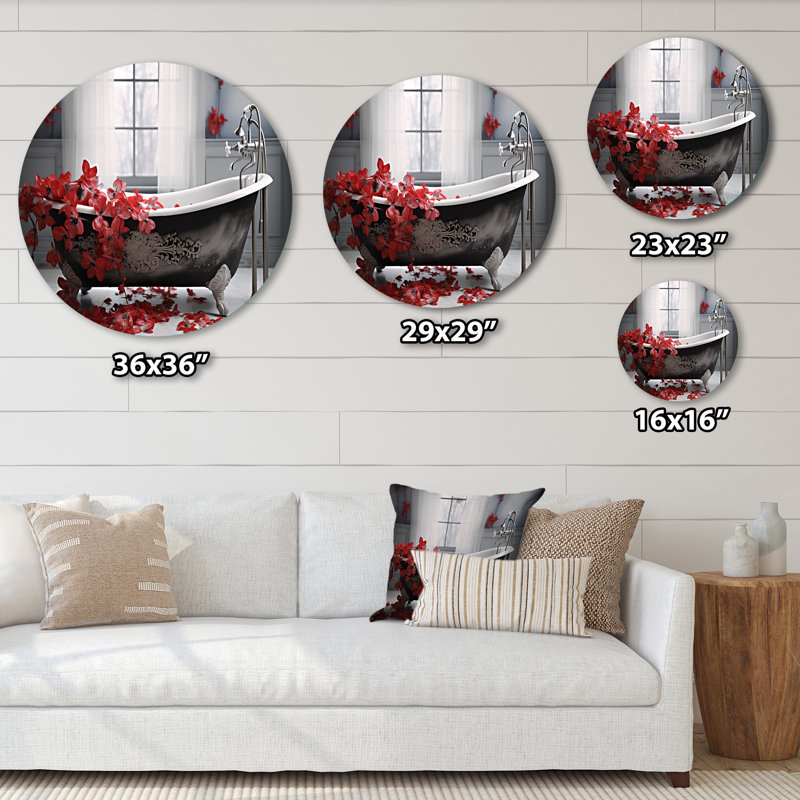 Red Floral Bath I - Humour, art rond en métal, H 16 po x l 16 po