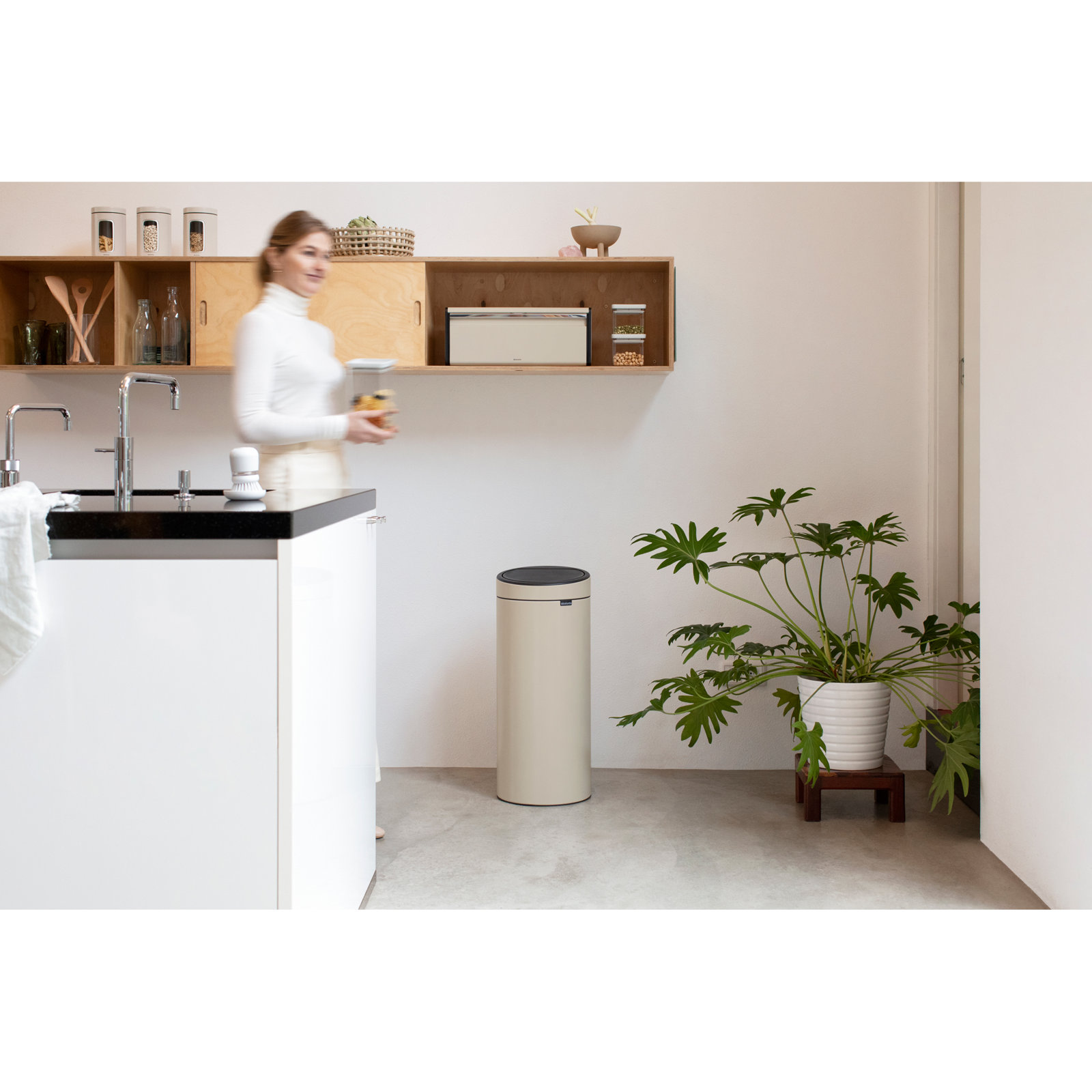 Brabantia 8 Gallon Touch Top Trash Can, Soft Beige