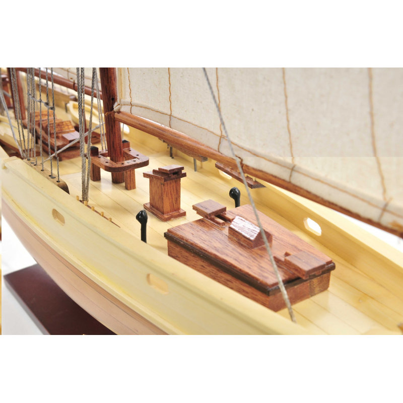 Bluenose Model In Light Brown Finish