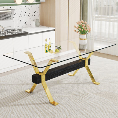 Table de salle à manger. Table de salle à manger moderne en verre trempé. Grand grand bureau moderne avec des pieds en métal plaqué or et des barres transversales en panneau de fibres à densité moyenne, adapté à la maison et au bureau. Cuisine.