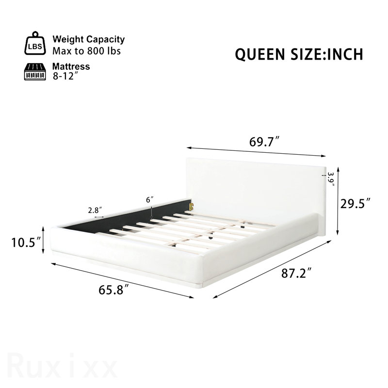 Lit rembourré doux et confortable. Centre de table luxueux et confortable, grand lit, blanc