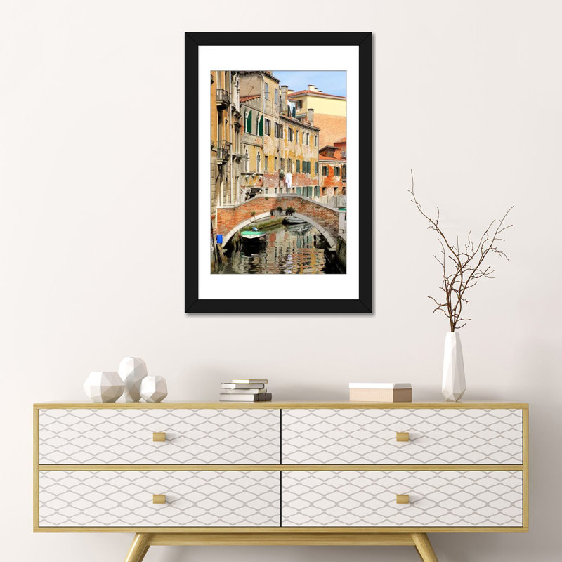 «Venice View II», reproduction de photo sur toile, H 32 po x l 24 po x P 1 po, Papier d'art encadré noir, Blanc