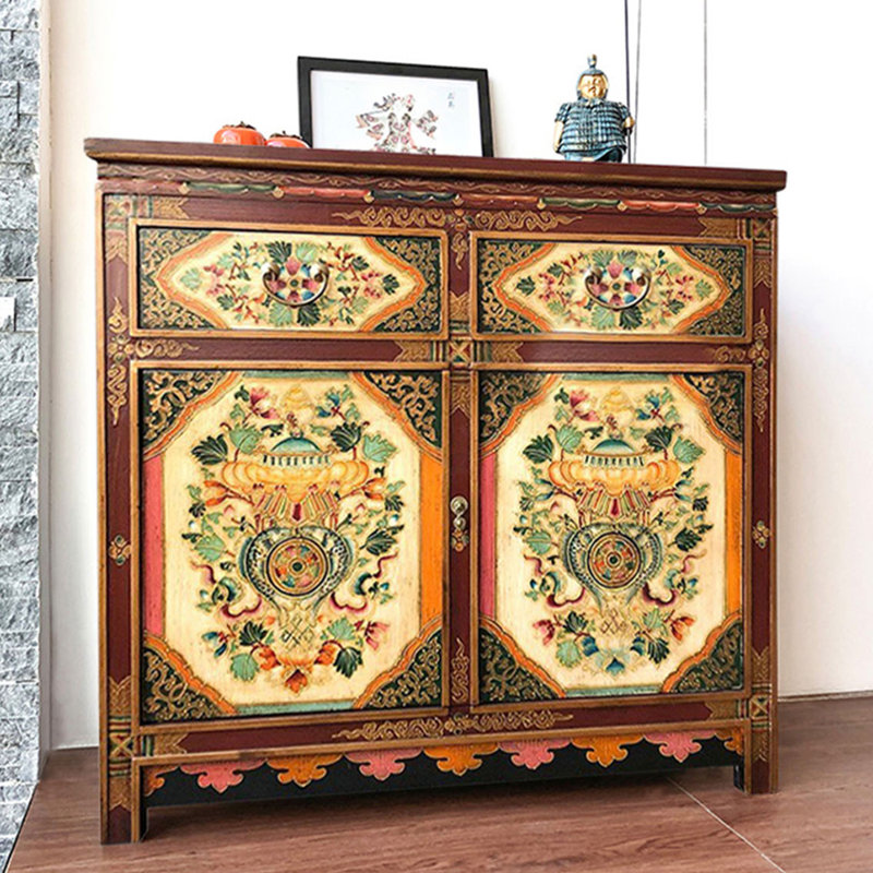Armoire de rangement rustique en bois peint avec un design unique