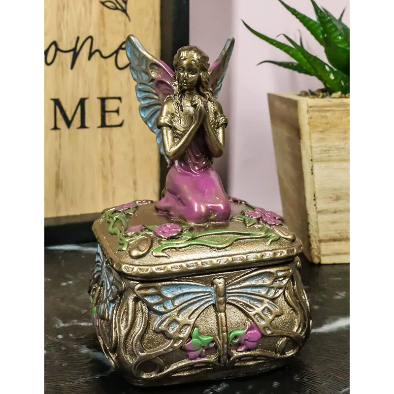Hach Figurines & Sculptures