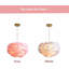 Lustre suspendu moderne et glamour à 3 lumières avec abat-jour en plumes d'oie superposées et hauteur de suspension réglable, rose-346871010