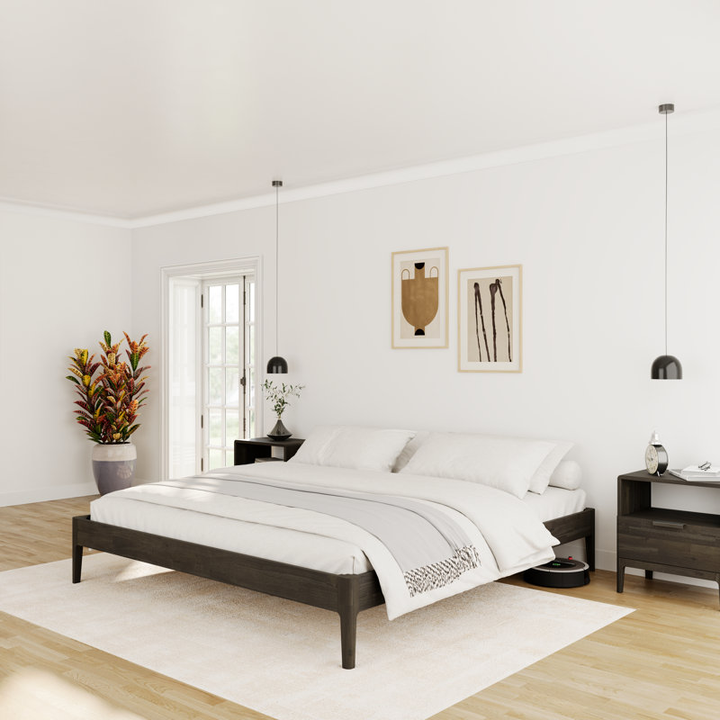 Base de lit plateforme en bois massif Camacia de Camila Modern, Très grand lit, Moka