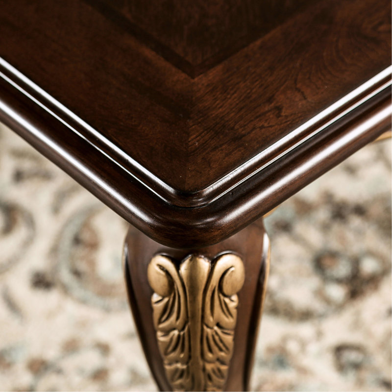 Table basse rectangulaire 1Pc de conception traditionnelle avec riche finition tabac, placage en bois massif et détails avec détails dorés, l 48 po x P 27,5 po, H 20,5 po