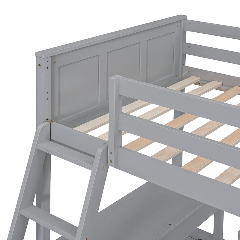 Lit simple superposé au dessus d'un lit double avec bureau