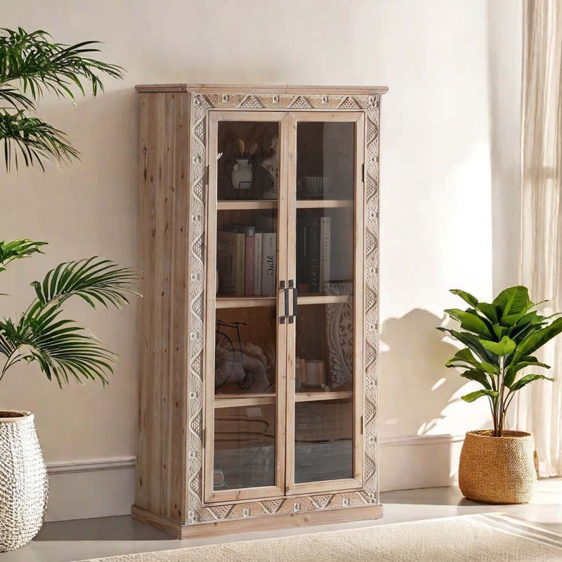 Armoire en bois massif rétro de style ancien