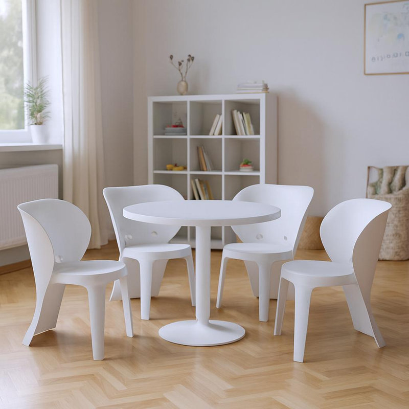 Ensemble de quatre chaises pour enfants en plastique blanc robuste