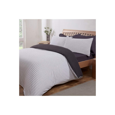 Wilkerson Polyester Striped Duvet Cover Set with Pillowcases Included
