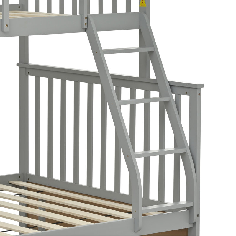 Lit simple superposé au-dessus d'un lit double, lit superposé en bois avec échelle et garde-corps gris