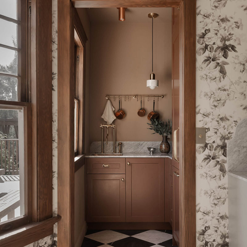 LONDON ROSE Traditional Wallpaper, Smoke Gray
