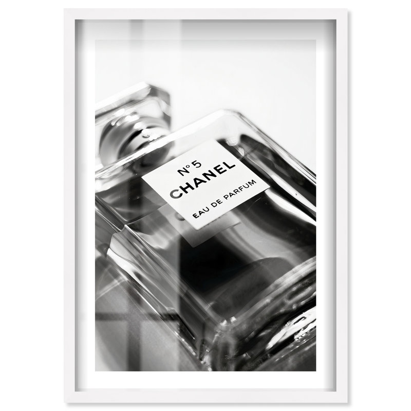 «Perfume Prism Shadowbox Print» par Notoriart, H 31 po x l 21 po, Noir