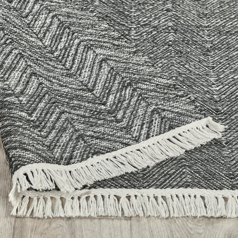 Handwoven Dark Grey Chevron Pattern Reversible Rug 5' x 8'