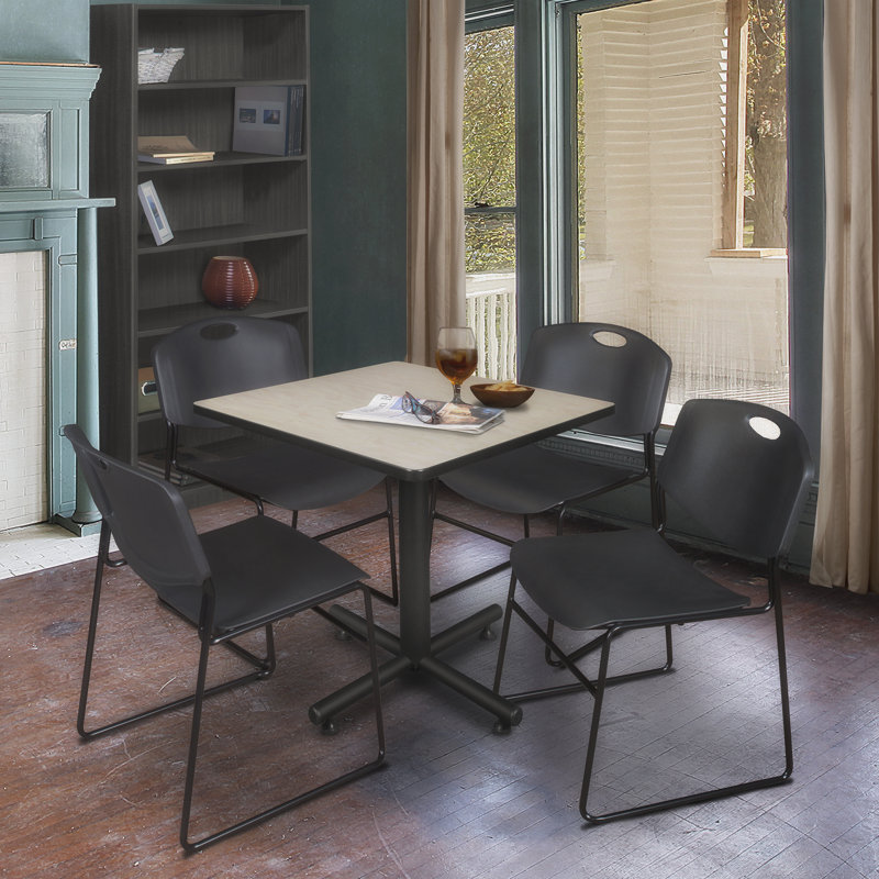 Table de salle de repos carrée Nicklas, 4 chaises empilables Zeng, Érable, Noir