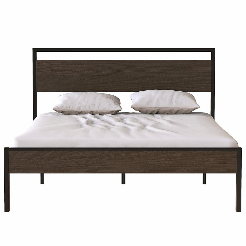 Grand lit en métal noir avec tête et pied de lit en bois de noyer