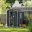 Remise de rangement en résine, 4 x 8 pi, imperméable, résistante aux rayons UV, structure durable, éclairage de fenêtre HD