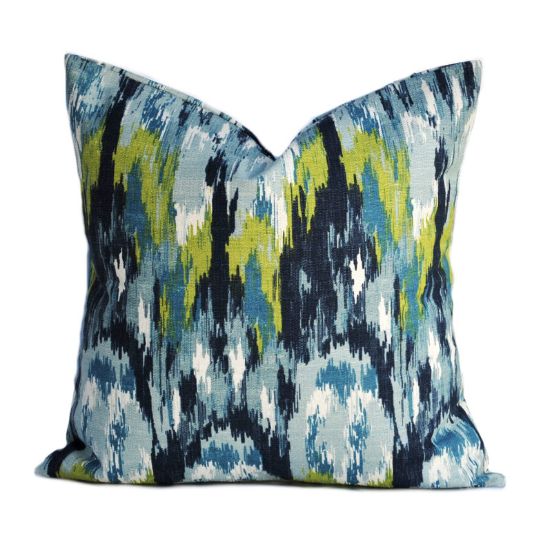 Deux housses d'oreiller ikat bleues et vertes, H 21 po x l 21 po