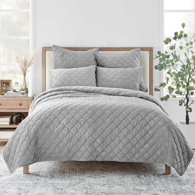 Velvet Quilt Set, King Quilt + 2 King  Shams, Light Gray