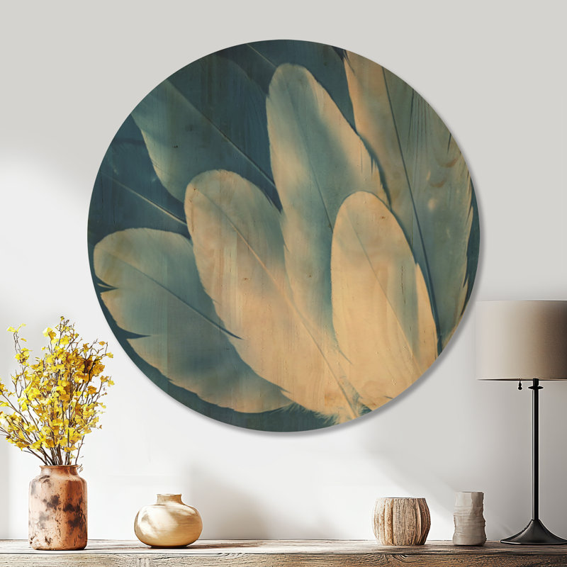 «Feathers in Prussian Blue I - Boho Wood Board», reproduction d'art murale, 23" Round, Rond