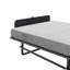 Structure de lit simple pliante en métal minimaliste avec matelas en mousse de 4 po, 4 roulettes pour le rangement mobile, bon appartement et mobilité pour les invités, peu encombrante