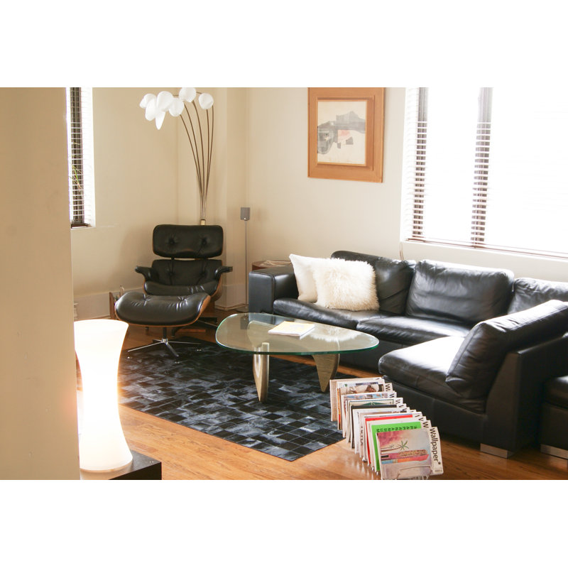 Tapis noir en peau de vache Aayush