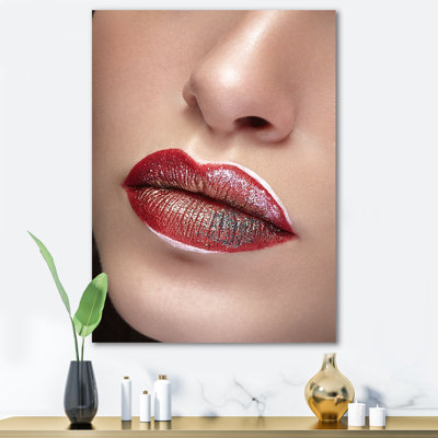 " Close Up Lips With Professional Make Up And Lipstick "
