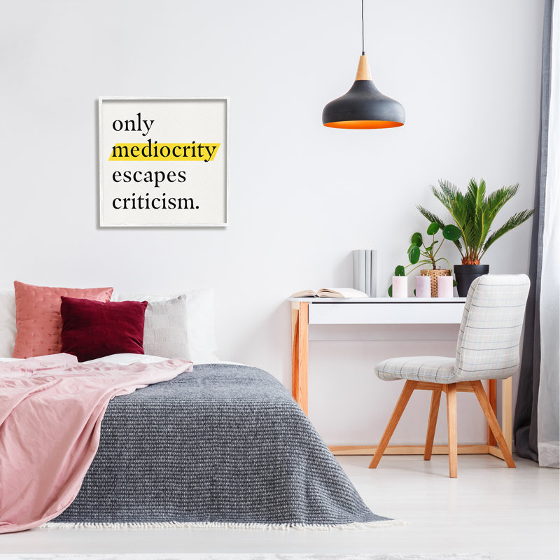 «Mediocrity Escapes», citation de photo encadrée, H 24 po x l 24 po x P 1,5 po, Giclée encadrée blanc bord de mer