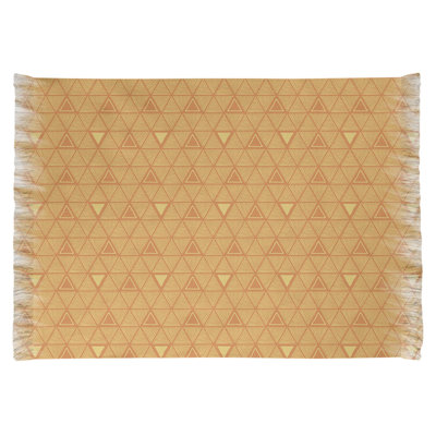 Tapis jaune à motif de triangles dessinés à la main