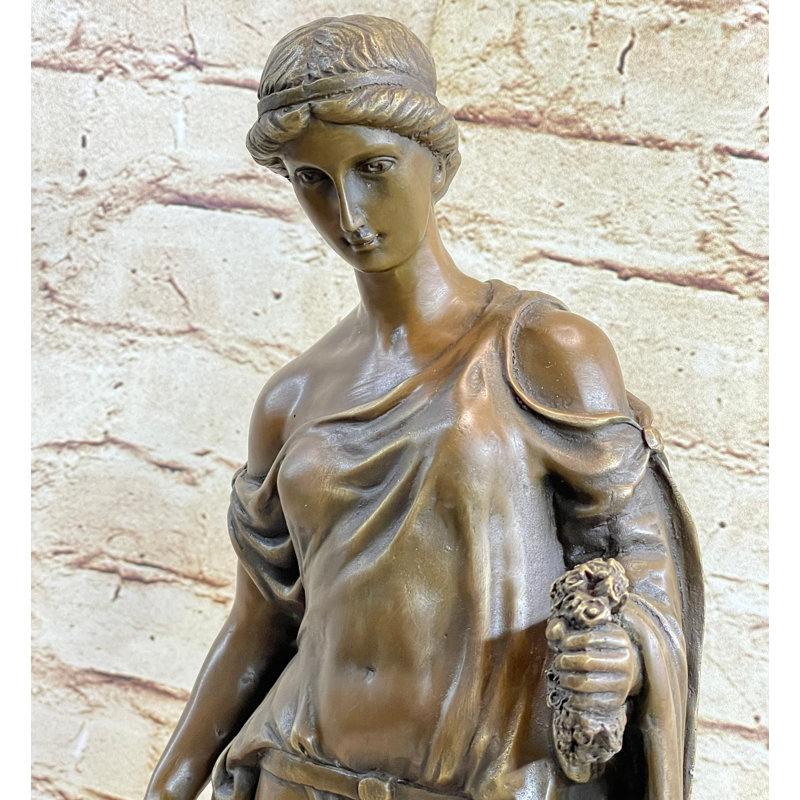 Tyrionna Figurines & Sculptures