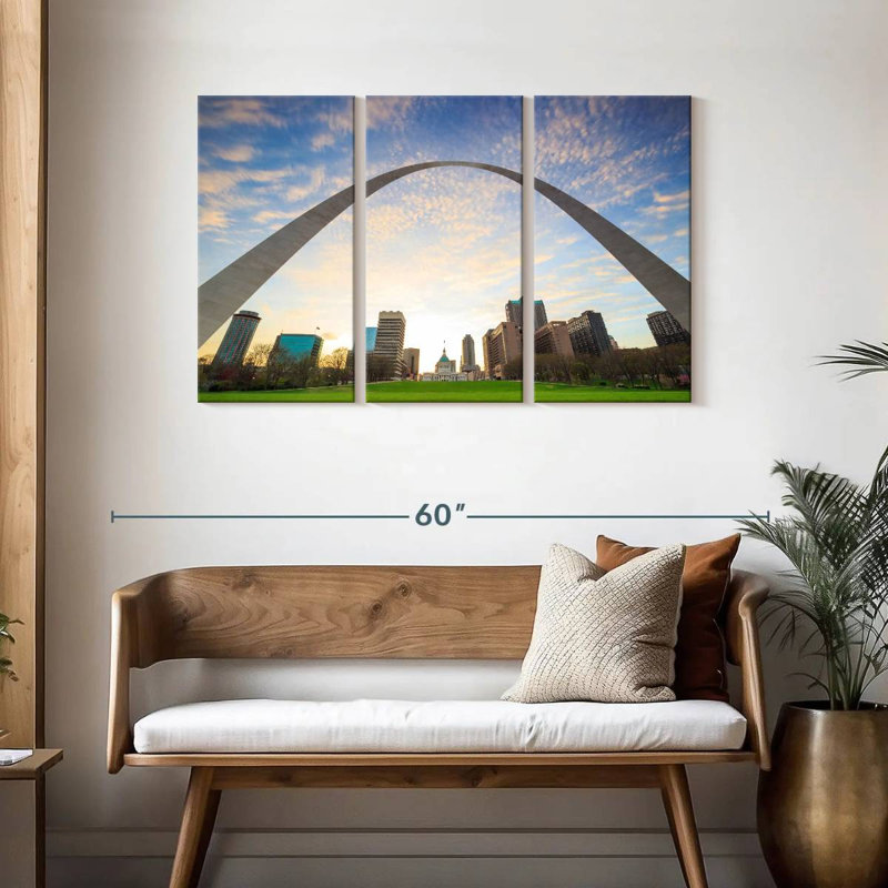 Rorry Under St. Louis Arch, 28" H x 45" W