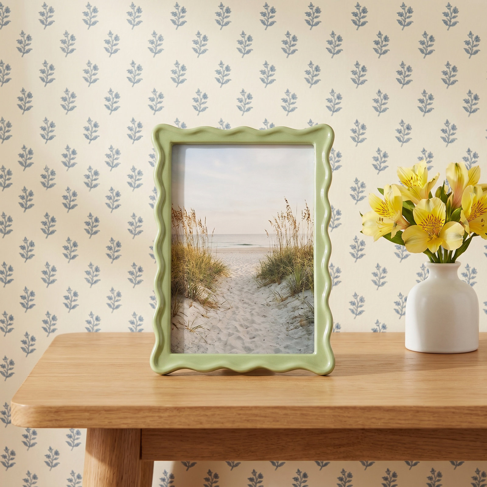 Wavy Picture Frame, Green, 5" W x 7" H