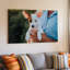 Reproduction d'art sur toile, "Un petit chiot adorable" avec un manteau et un art mural principalement blanc-96759857