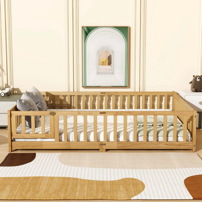 Lit grand format en bois d'hévéa avec clôture et porte, barrières de sécurité, naturel, Naturel