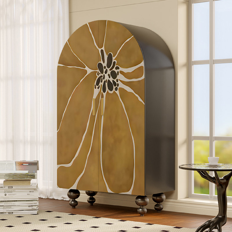 Armoire arquée avec tablettes et portes
